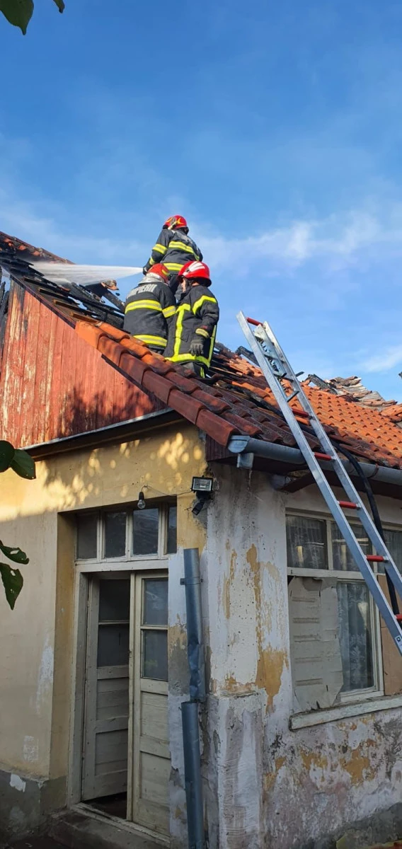 O casă din Sânleani a luat foc, în urma unui scurtcircuit