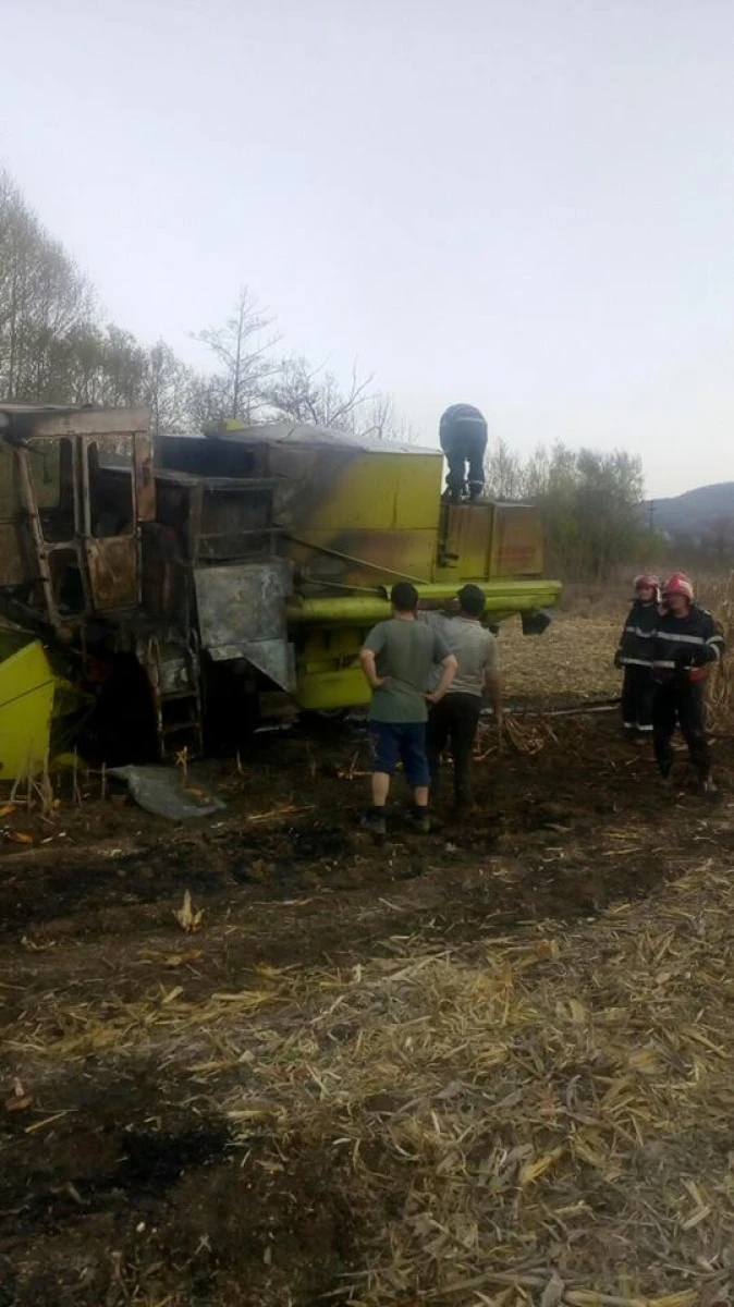 O combină a luat foc la Honțișor