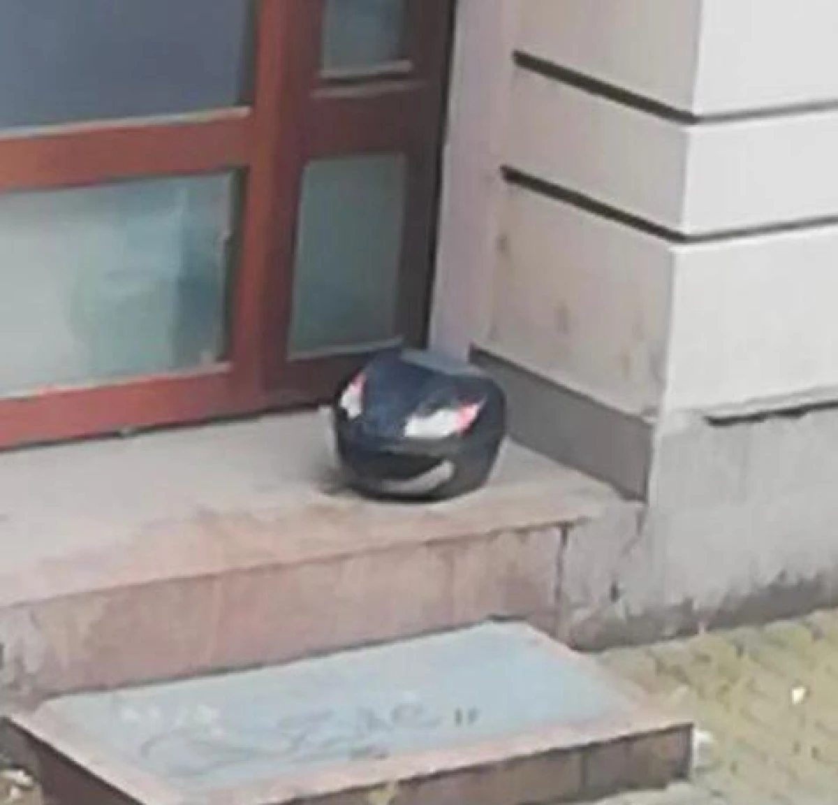 O cutie de scuter goală, abandonată pe Centru, a pus pe jar oamenii legii