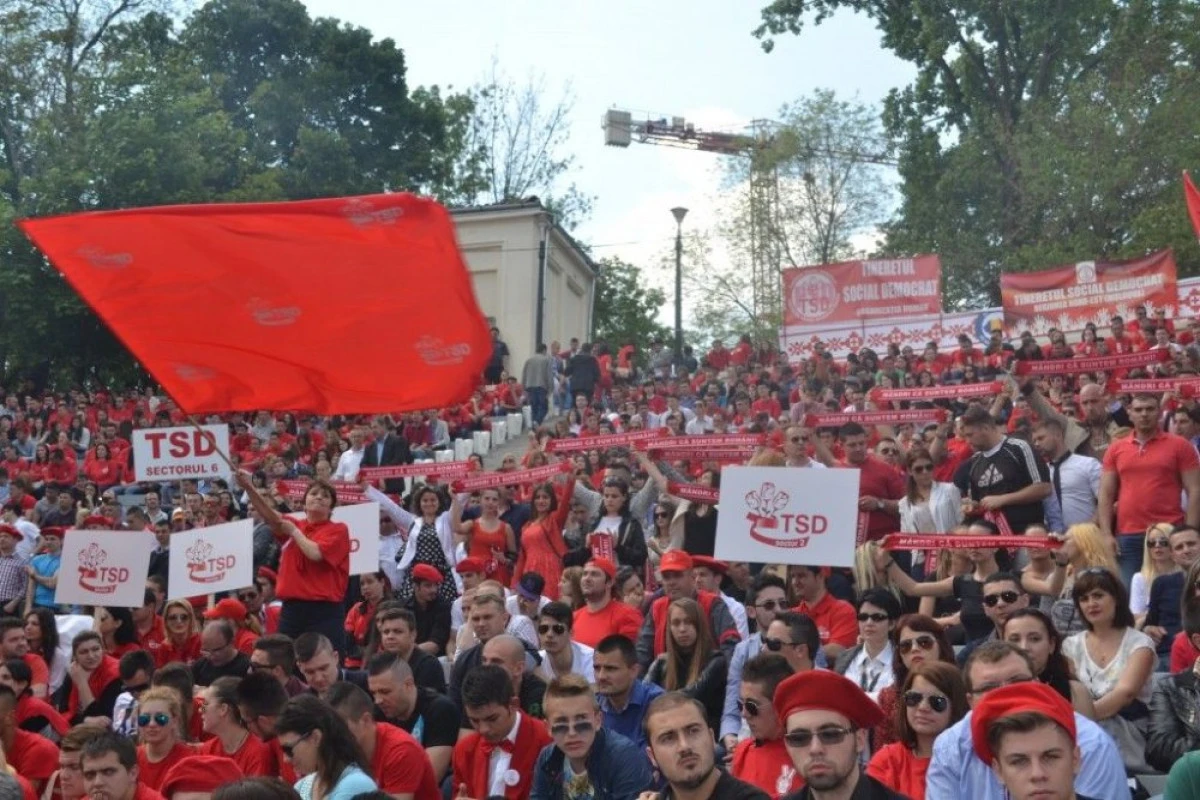 O DELEGATIE DE 150 DE TINERI ARADENI A PARTICIPAT LA „PRIMAVARA SOCIAL DEMOCRATA“
