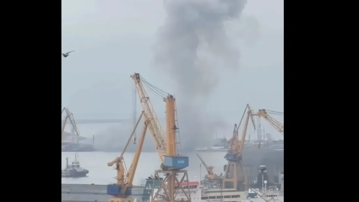 O dronă navală a explodat în Portul Constanța. O hală industrială a fost distrusă, iar autoritățile caută alte trei drone