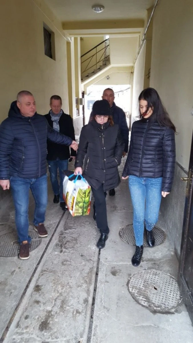 O femeie condamnată pentru înșelăciune, reținută de polițiștii arădeni