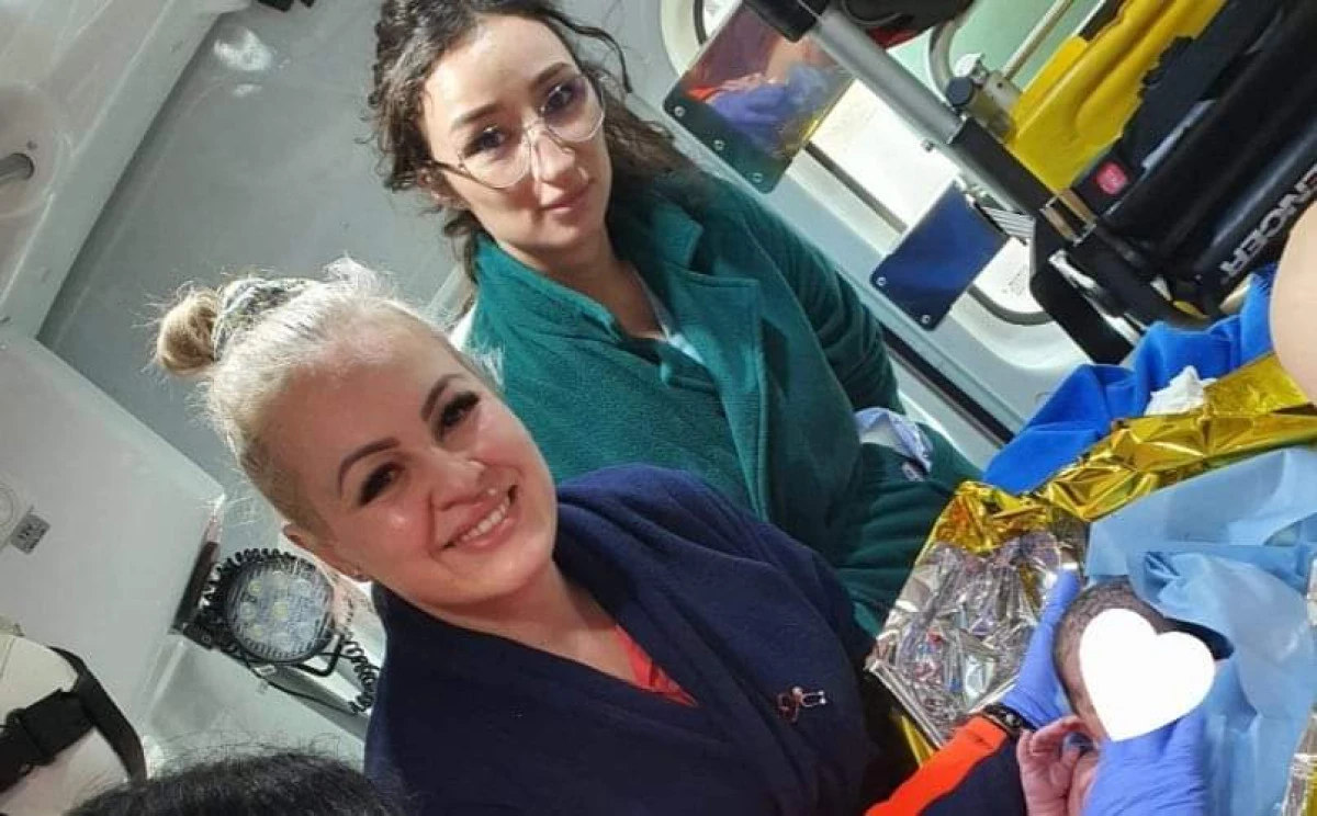 O femeie din Arad a născut în ambulanță, în curtea spitalului