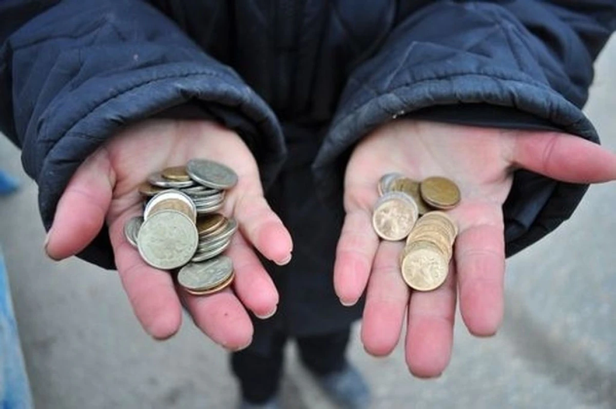 O femeie din Sântana și-a obligat cei trei copii să cerșească