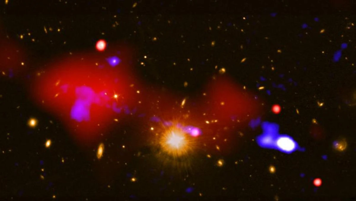 O gaură neagră supermasivă declanşează procese de aprindere stelară în galaxii diferite