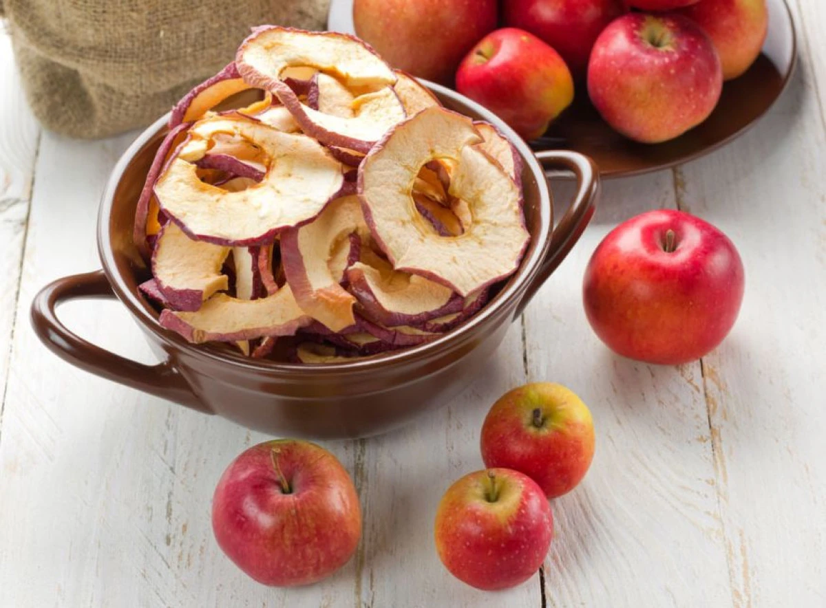 O gustare dulce perfectă la dietă: Mere uscate