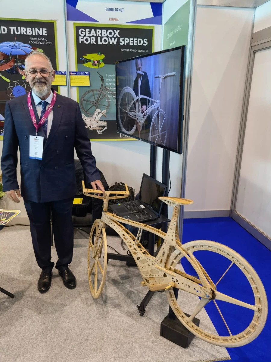 O invenție arădeană este considerată foarte atractivă la Geneva: cea mai ușoară bicicletă din lume
