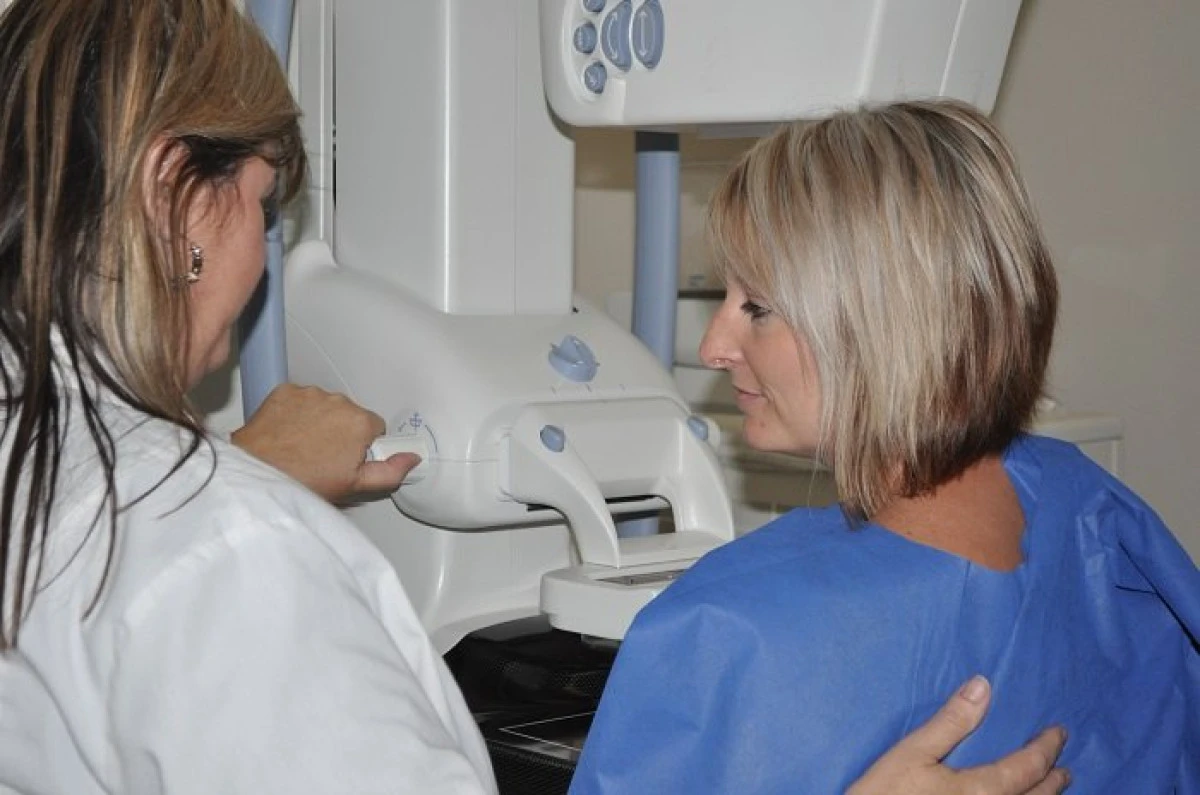 O jurnalistă a aflat că are cancer, în direct, în timp ce filma cum se desfășoară o mamografie