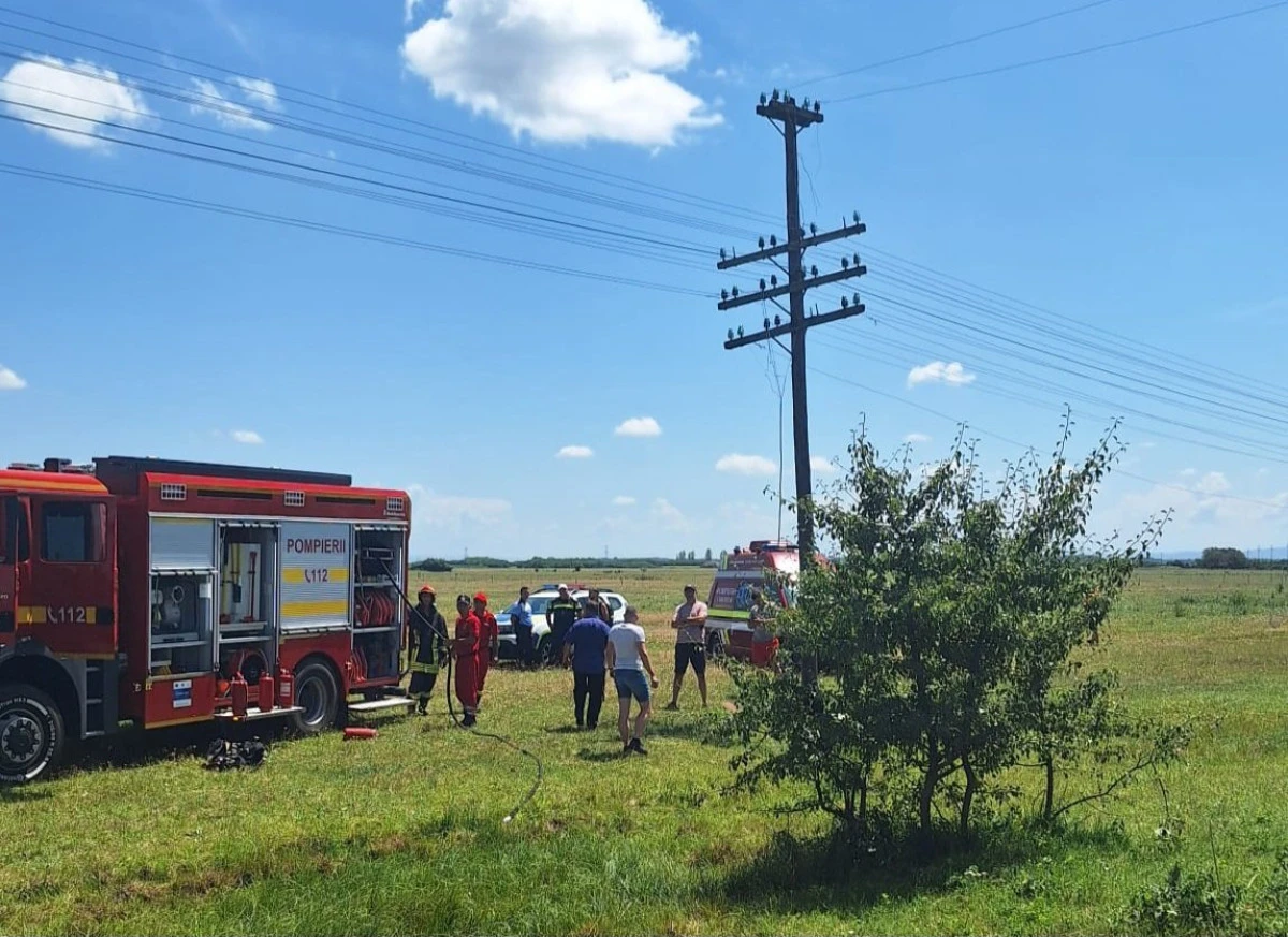 O locomotivă diesel a luat foc, în Chişineu-Criş. 120 de călători au fost evacuați