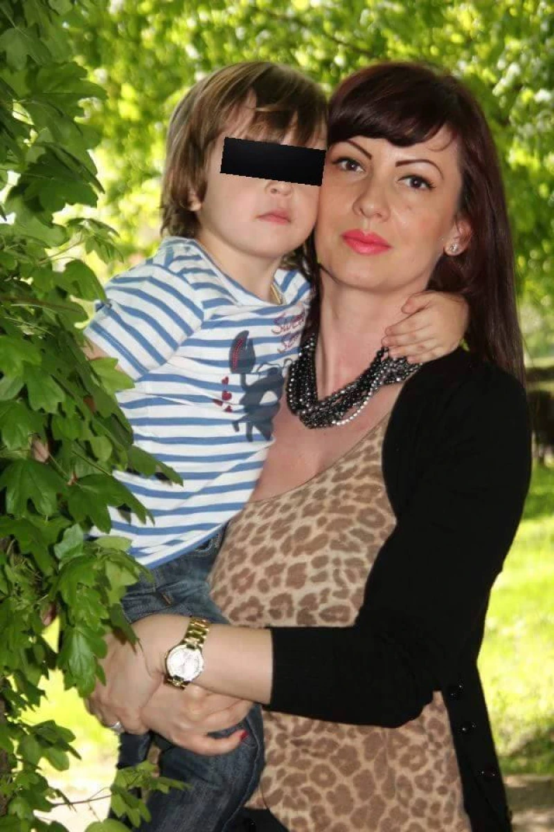 O mamă încearcă cu disperare să-și recupereze copilul. Autoritățile ridică din umeri