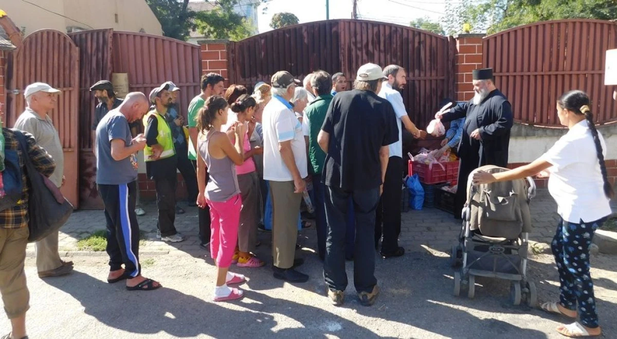 O MÂNĂ DE AJUTOR ÎNTINSĂ FAMILIILOR DEFAVORIZATE