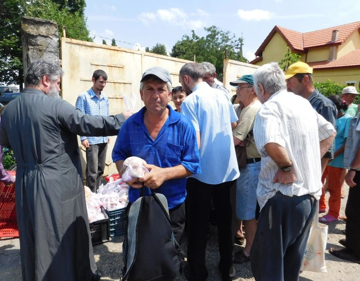 O MÂNĂ DE AJUTOR ÎNTINSĂ PERSOANELOR DEFAVORIZATE DIN ARAD