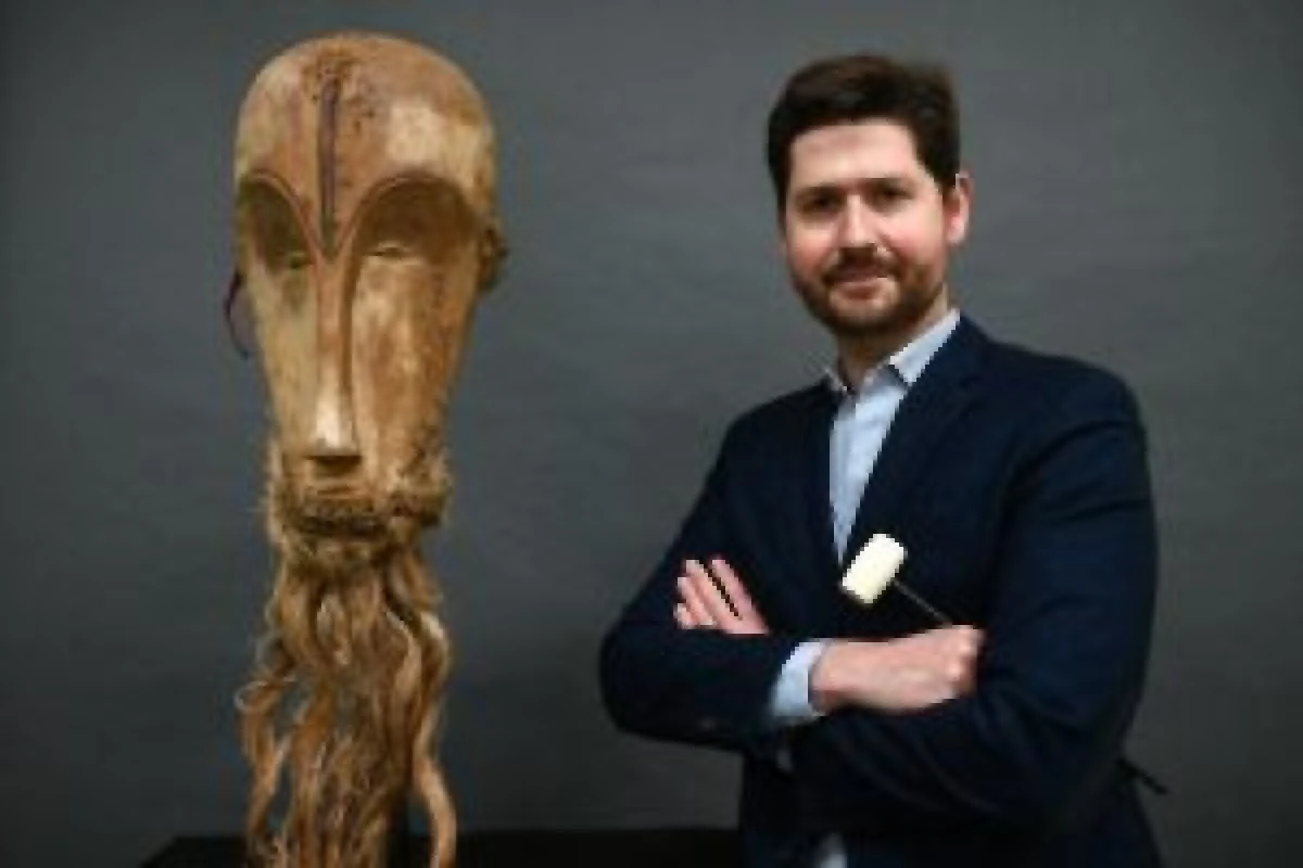O mască tribală rară din secolul al XIX-lea, vândută la licitaţie pentru 4,2 milioane de euro