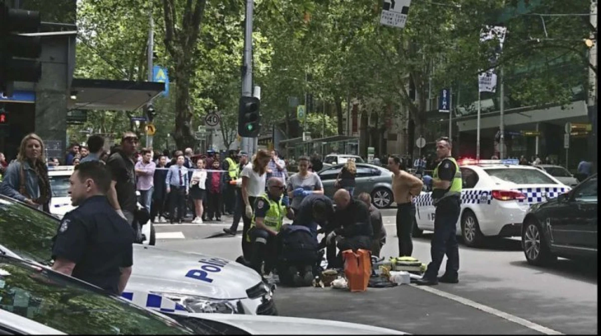 O mașină a intrat în plin în pietoni în Melbourne. Cel puțin trei morţi