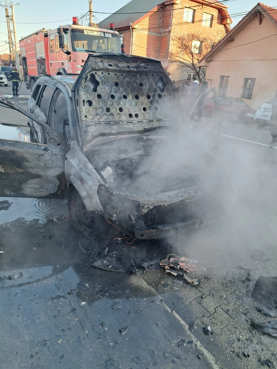 O mașină s-a făcut scrum pe strada Transilvaniei