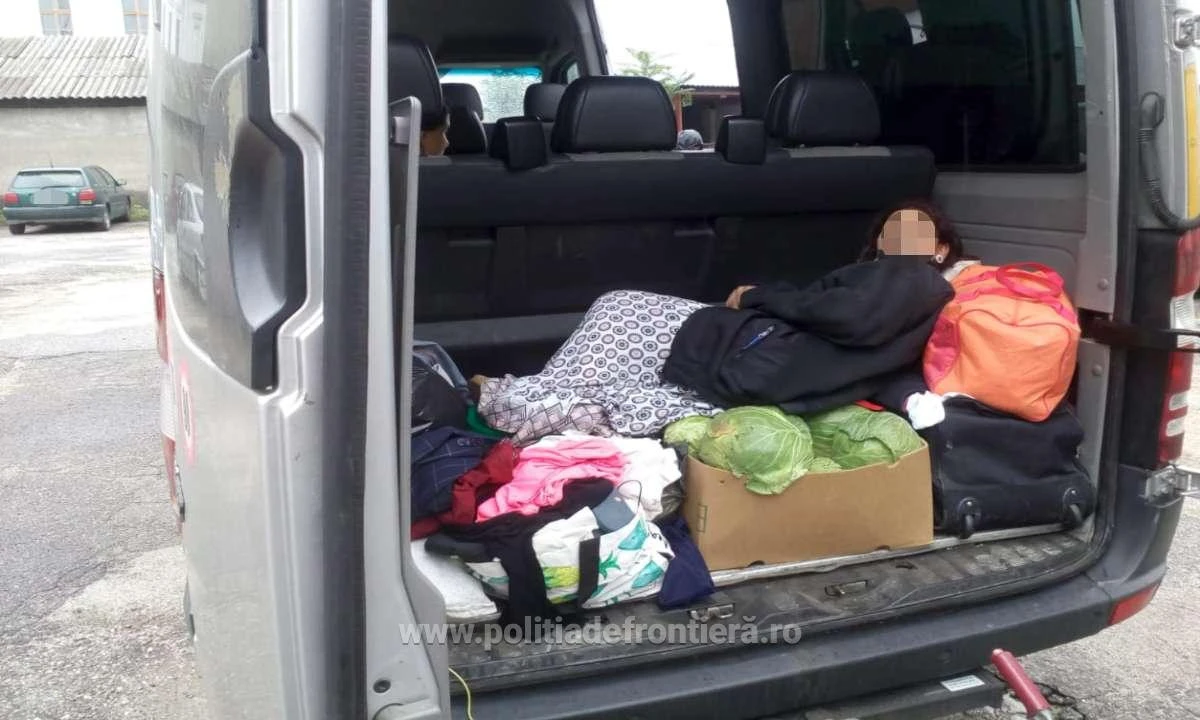 O minoră de 13 ani a fost depistată la frontiera arădeană cu documentul verișoarei