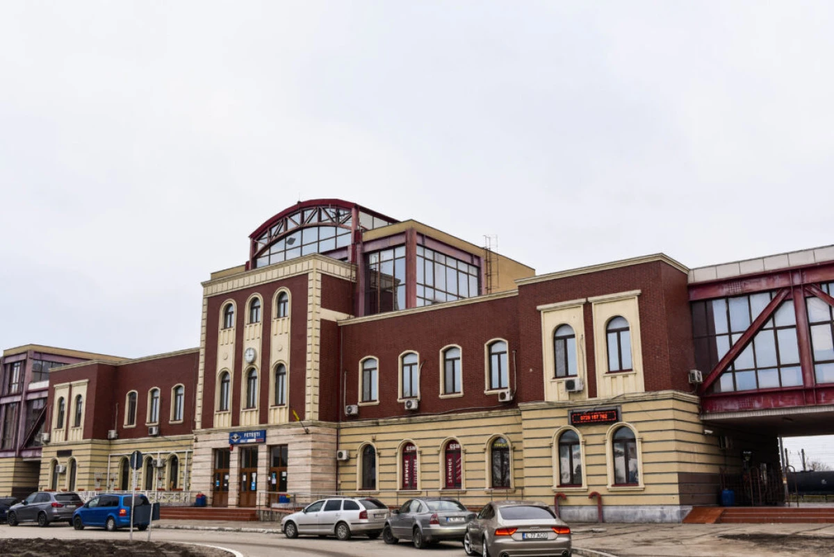 O minoră de 17 ani dispărută din Vladimirescu, găsită în gara CFR din Fetești