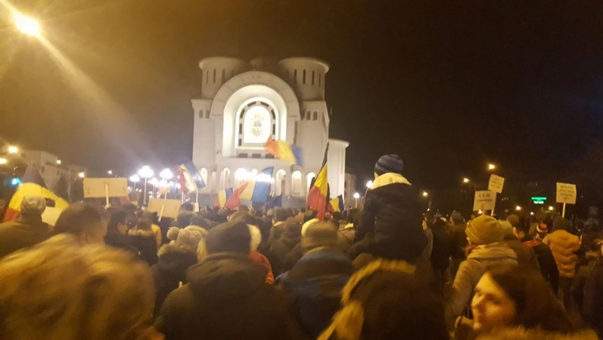 O nouă seară de proteste la Arad. În jur de 4000 de oameni au ieșit în stradă