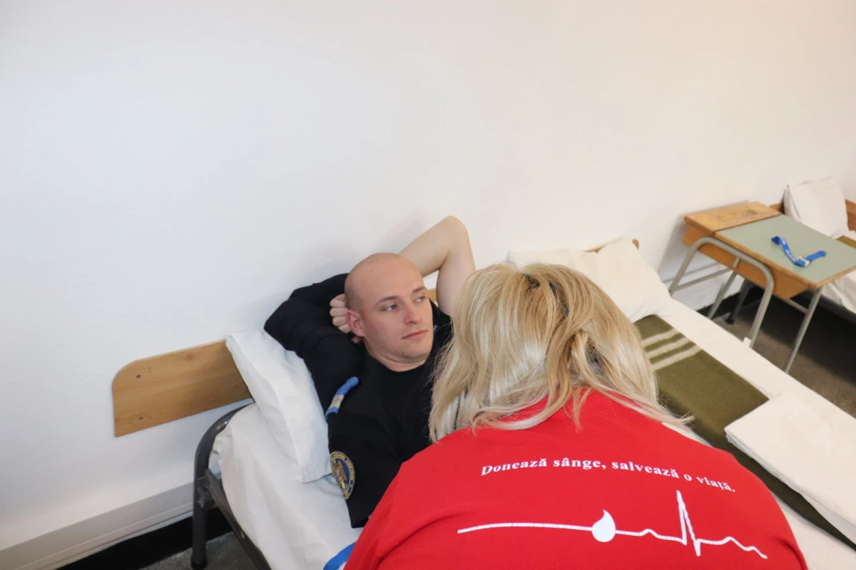 O picătură de viață oferită de jandarmii arădeni, celor care au nevoie de ajutor