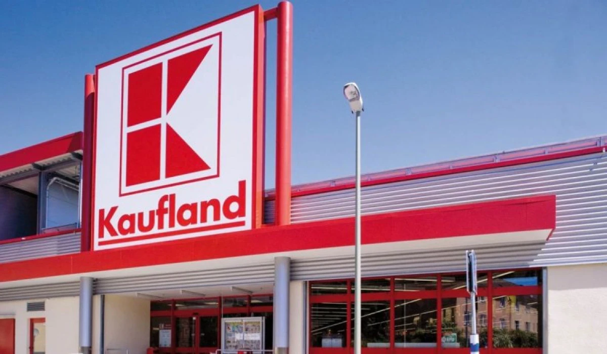 O prăjitură care conține bucăți de plastic, retrasă urgent de la comercializare de Kaufland