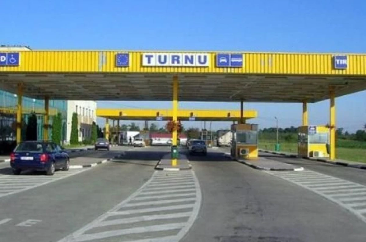 O ROMANCA CU DOCUMENTE FALSE A  FOST PRINSA CAND INCERCA SA IASA DIN TARA