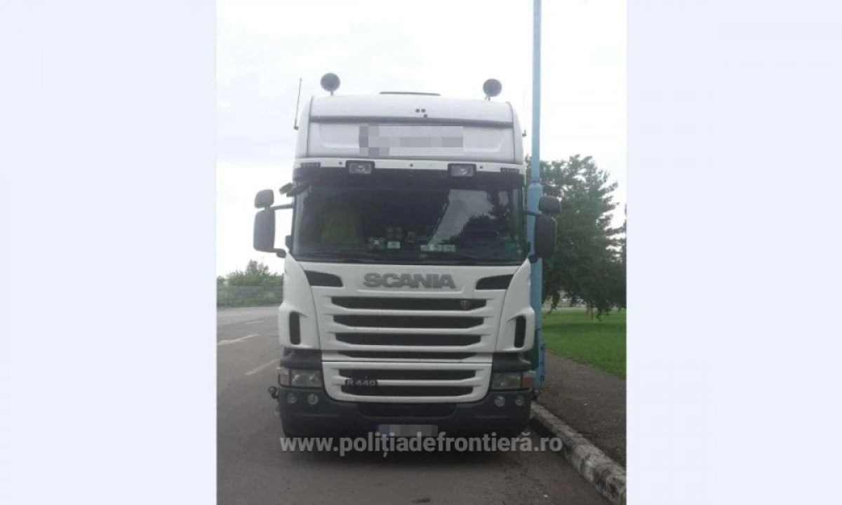 O semiremorcă marca Schwarzmuller, descoperită la Vârșand cu verificare tehnică falsă