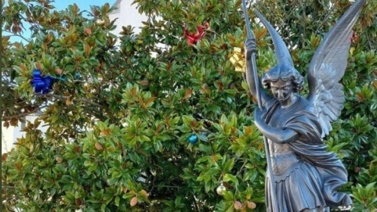 O statuie a Arhanghelului Mihail va fi înlăturată dintr-o piaţă publică din Franța pentru că încalcă o lege a laicității