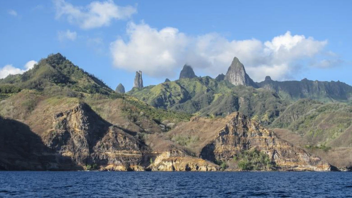 O structură gigantică a fost descoperită în Oceanul Pacific, la 2.900 de kilometri sub suprafața Pământului
