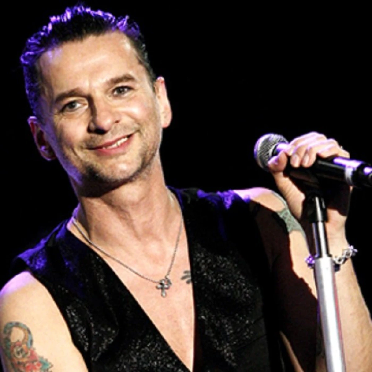 O veste tristă pentru fanii Depeche Mode. Solistul trupei a fost spitalizat