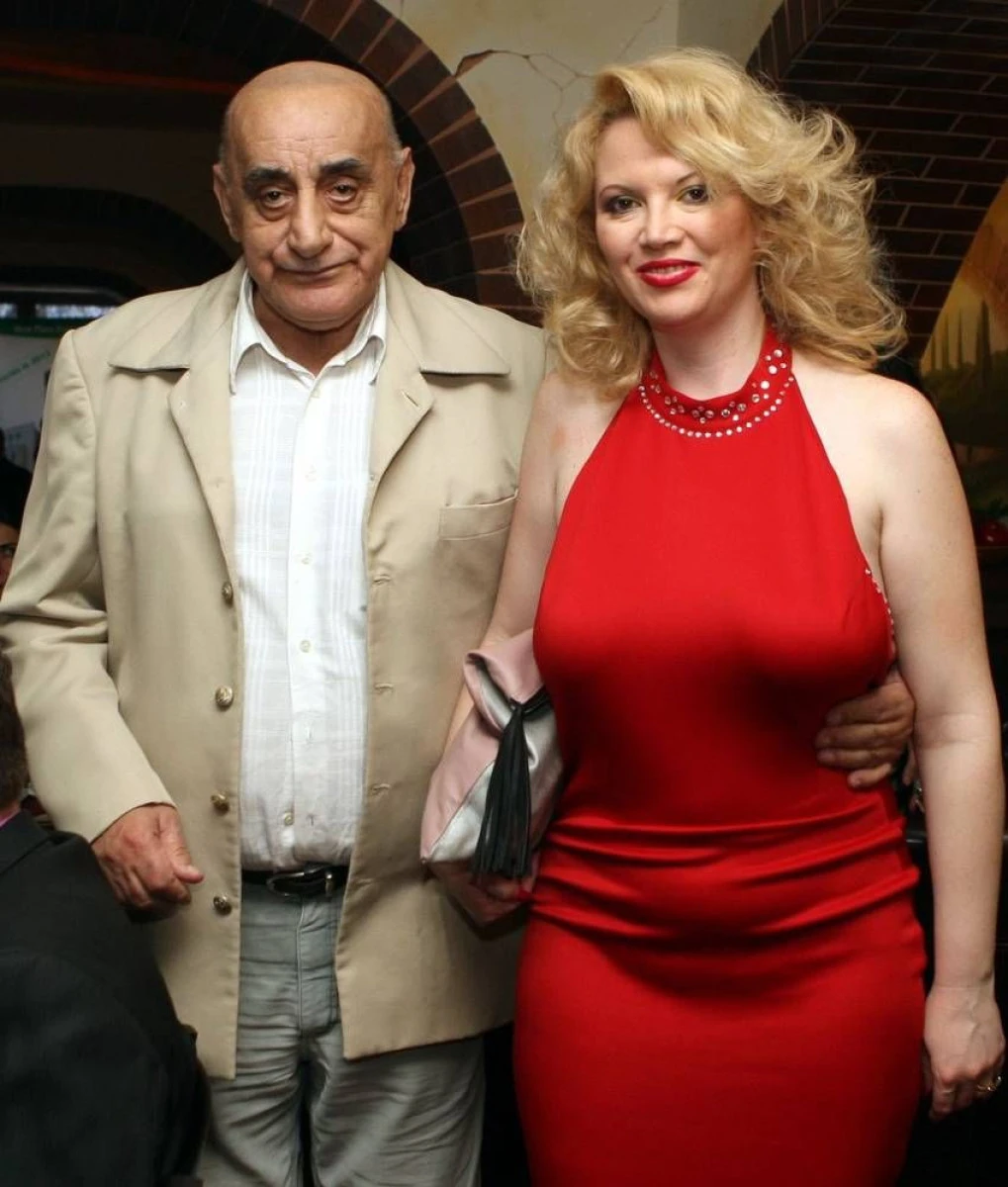 OANA LIS VREA SA FIE MAMĂ, DAR FĂRĂ VIOREL LIS