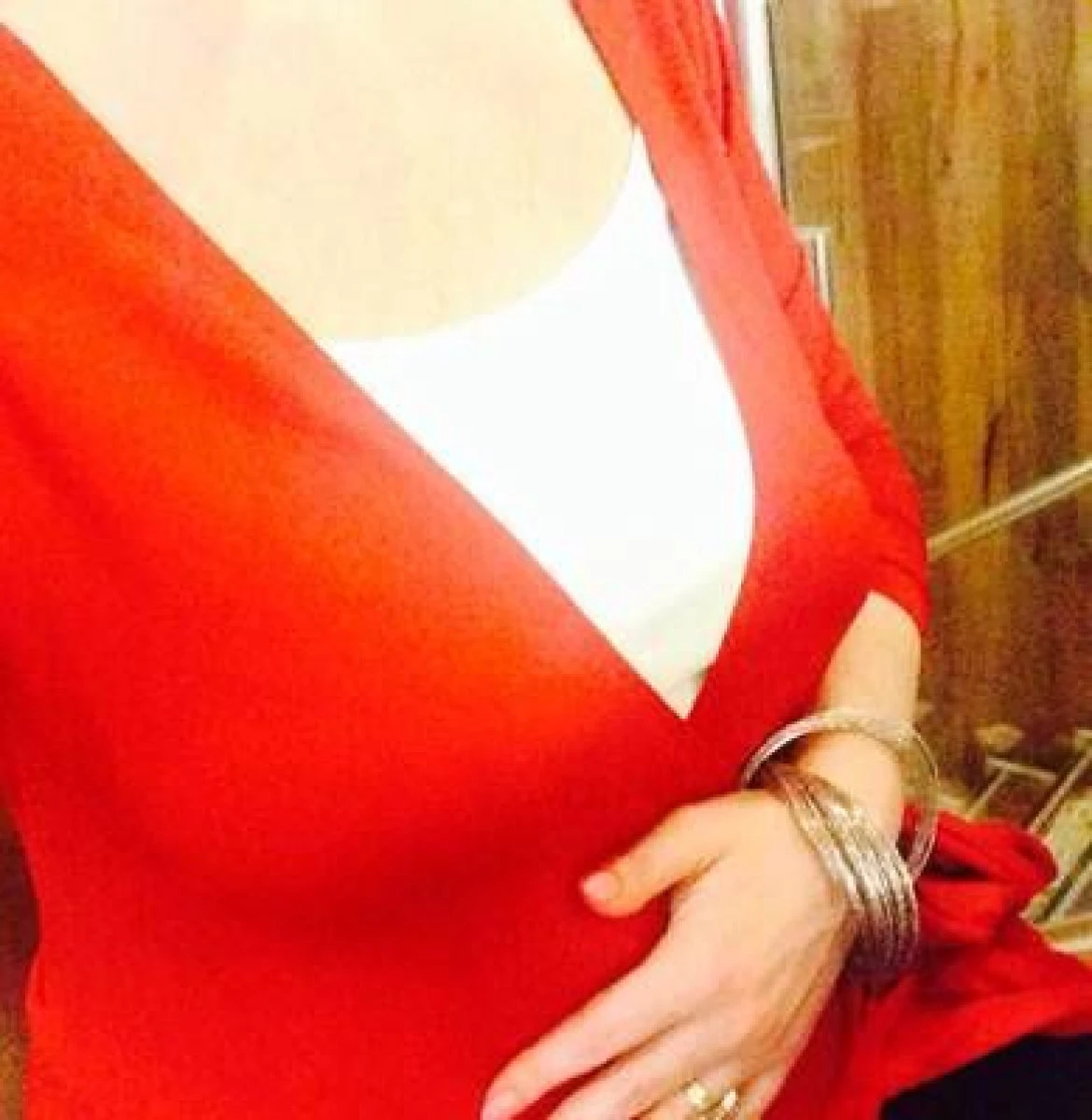 OANA LIS,POZA CU BURTICA DE GRAVIDA PE FACEBOOK