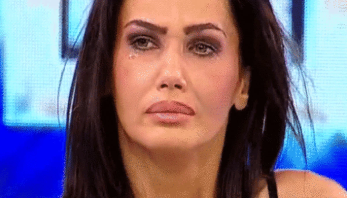 OANA ZAVORANU E DISTRUSA FINANCIAR! SE DA PLINA DE BANI, DAR ARE DATORII LA TOATA LUMEA!