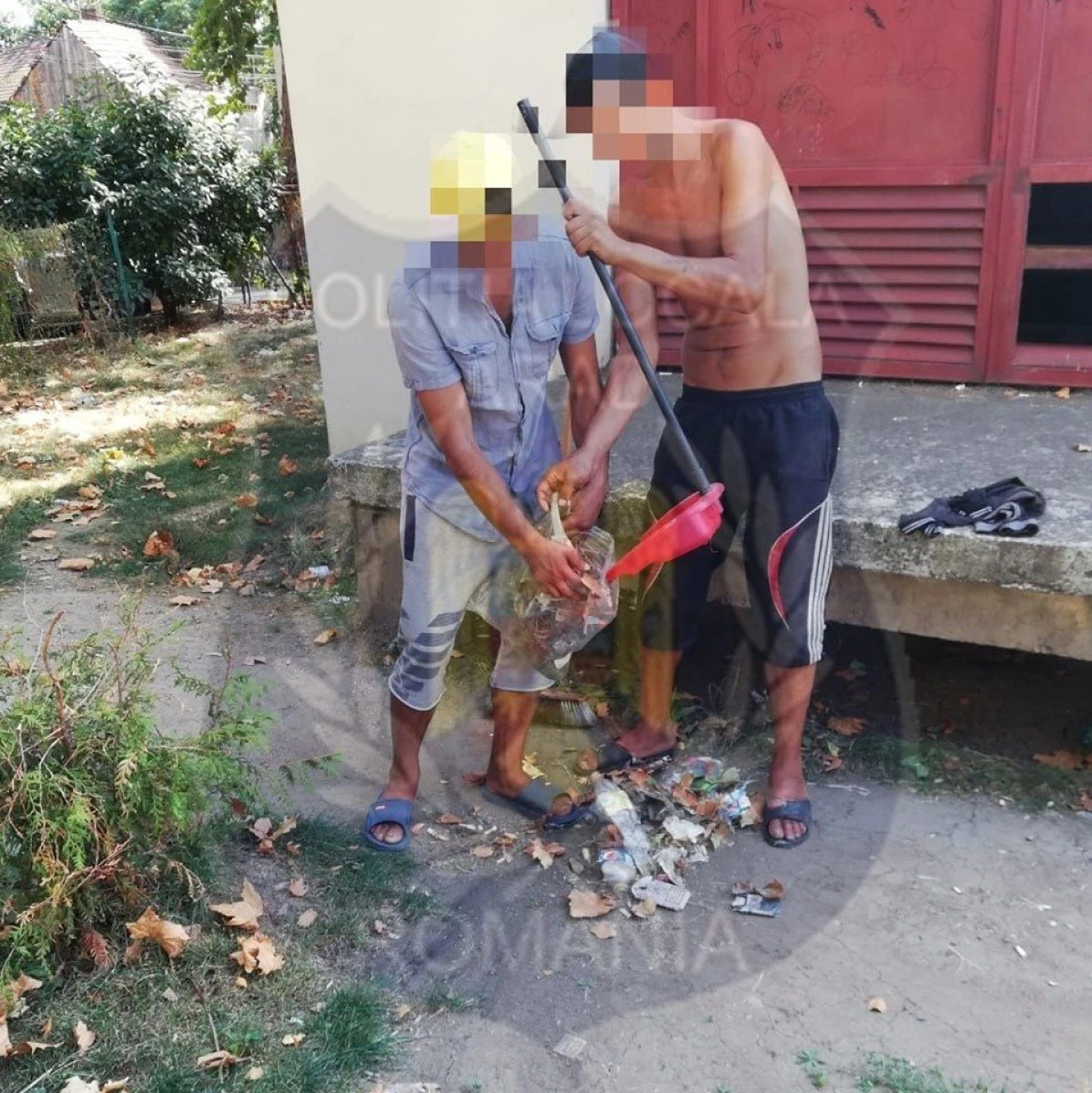Operațiunea ”mătura și fărașul”, la Boul Roșu. Doi tineri, sancționați după ce au aruncat gunoaie de jos