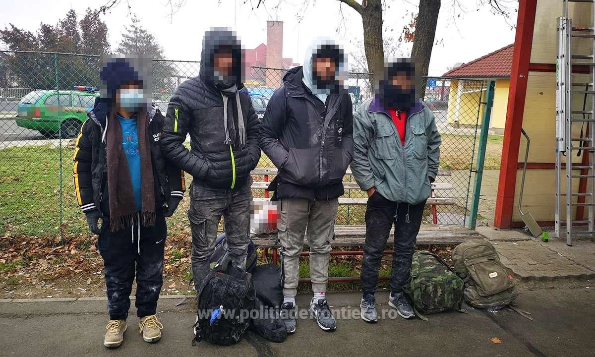 Opt cetăţeni străini ascunși în TIR-uri, depistați de polițiștii de frontieră de la Nădlac 