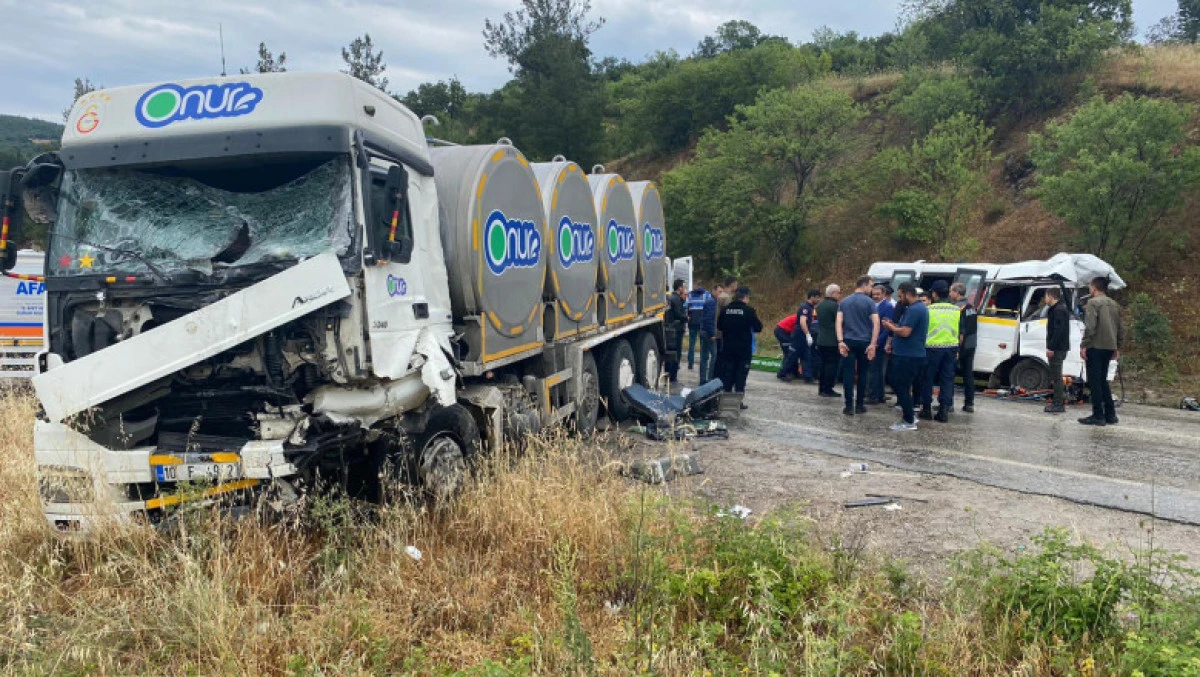 Opt morți și zece răniți într-un accident în Turcia
