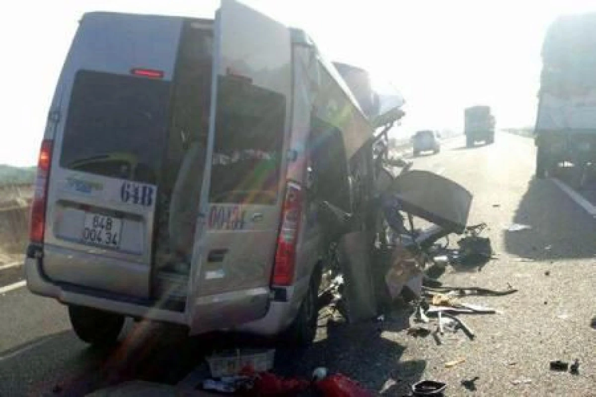 OPT ROMANI SI-AU PIERDUT VIATA INTR-UN ACCIDENT, IN SPANIA