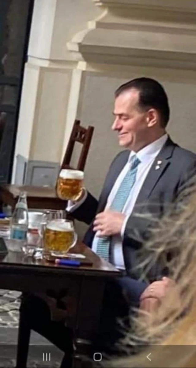 Orban și-a adus aminte de Cruce și de valori pentru a pune mâna pe PNL și pentru a scăpa de USR-PLUS
