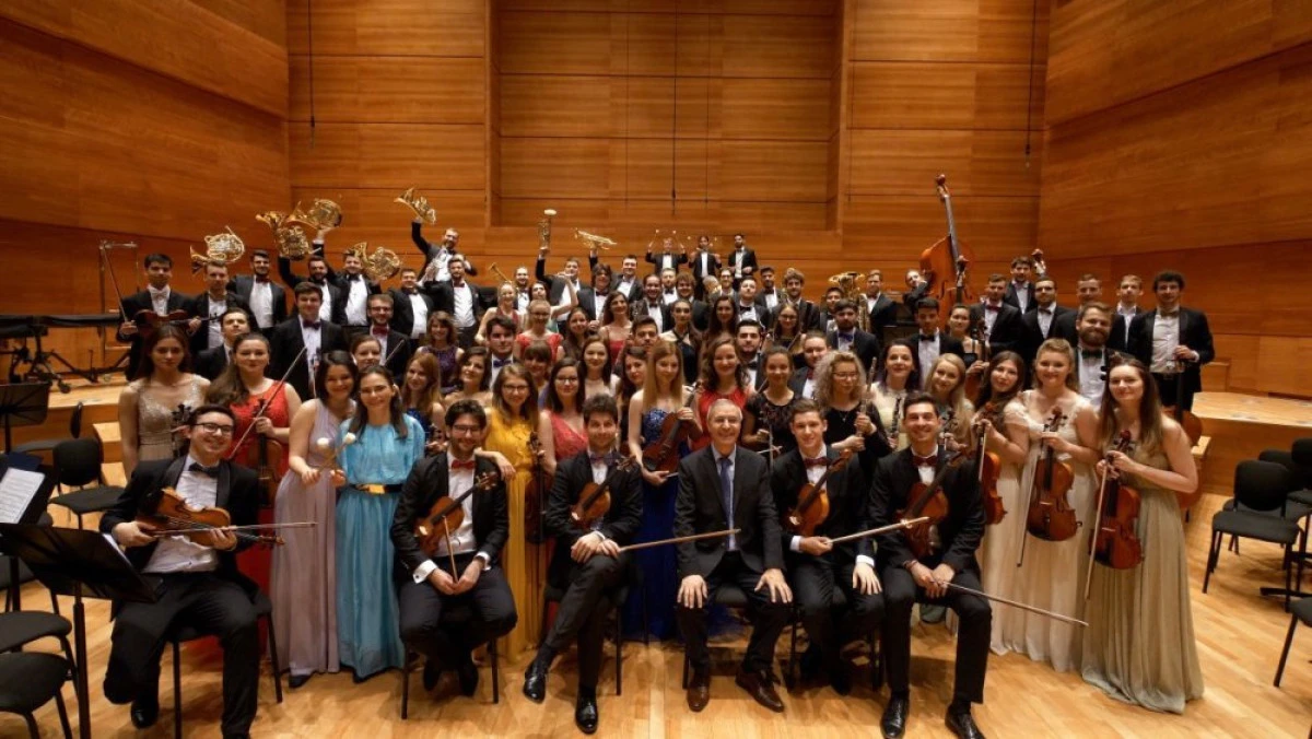 Orchestra Română de Tineret dirijată de Cristian Mandeal, la Arad și Budapesta   