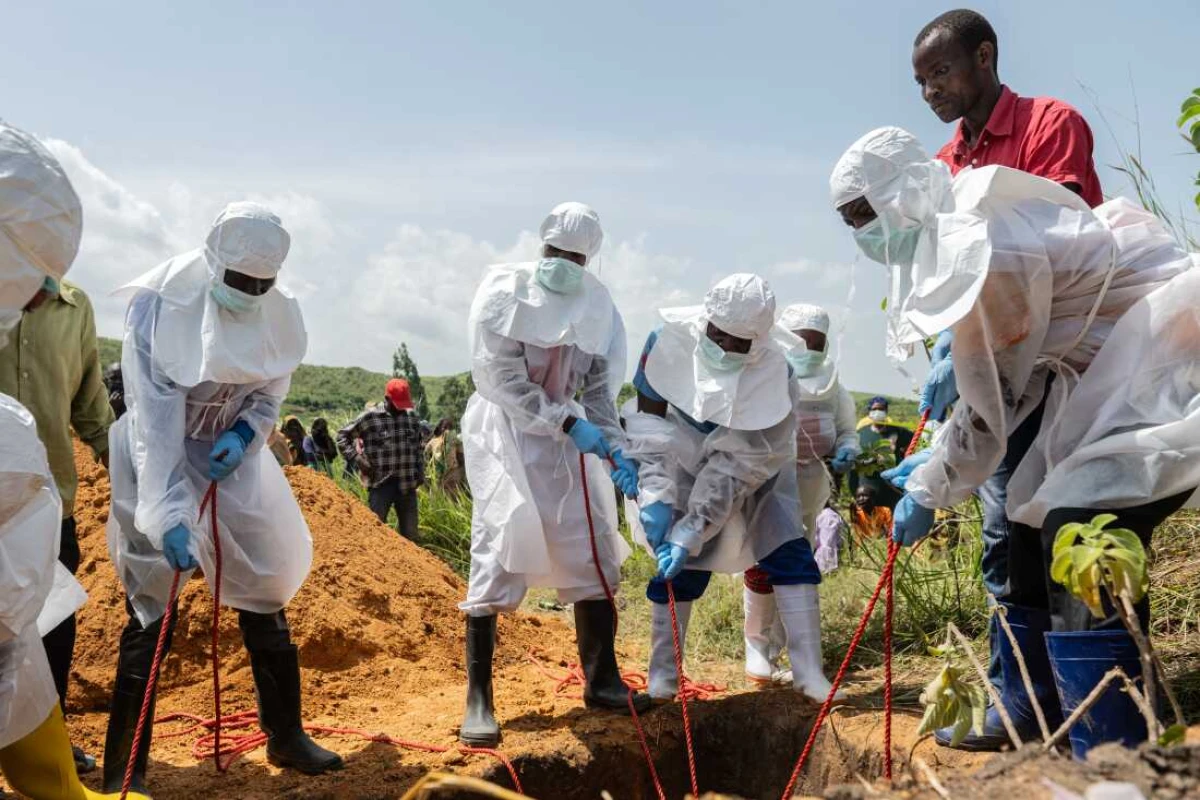 Pacienți cu Ebola au fugit din spitale după atacuri asupra medicilor în Congo