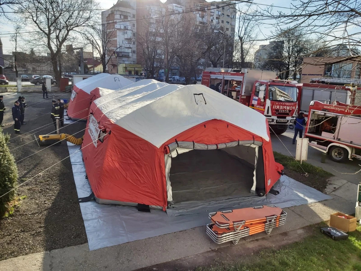 Pacienții vor fi triați în curtea Spitalului Județean! Au fost amenajate corturi speciale
