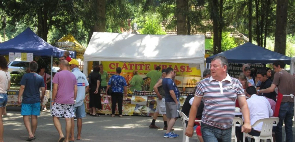 Parada Clătitelor umple staţiunea Moneasa