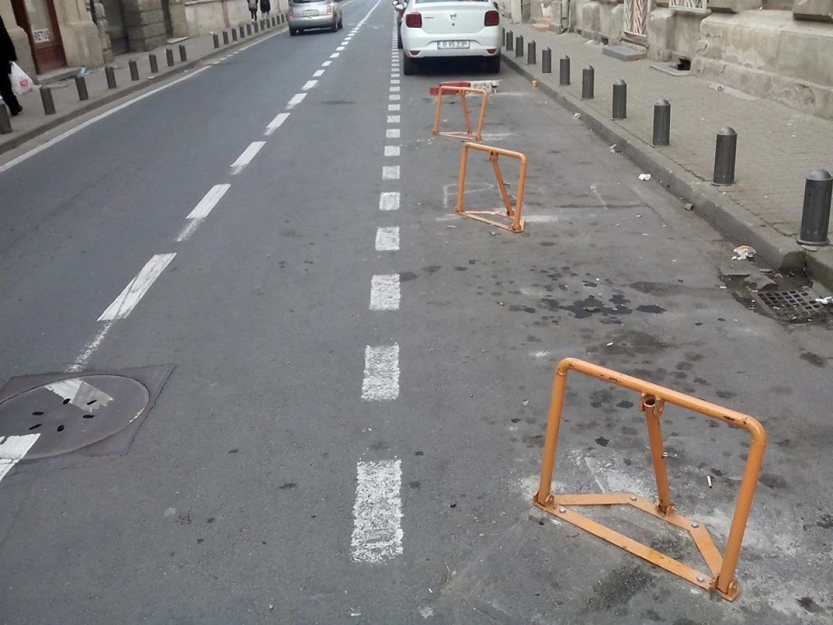 Parcări „made in Caracal”, pe strada Lucian Blaga din Arad
