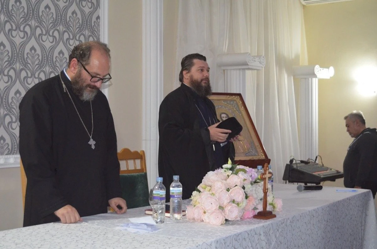 Părintele Constantin Necula a conferenţiat la Lipova