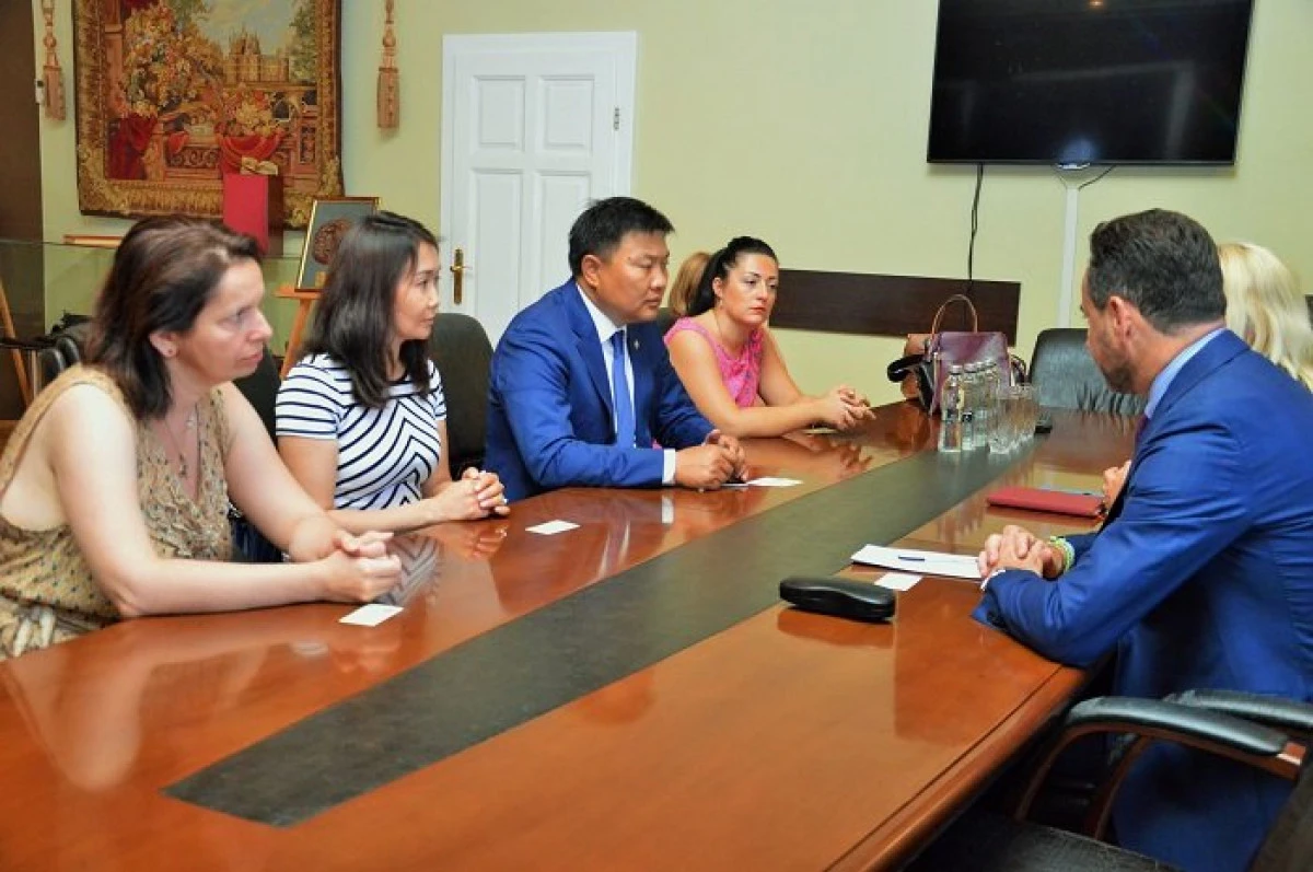 Parlamentar din Mongolia, în vizită la Primăria Arad