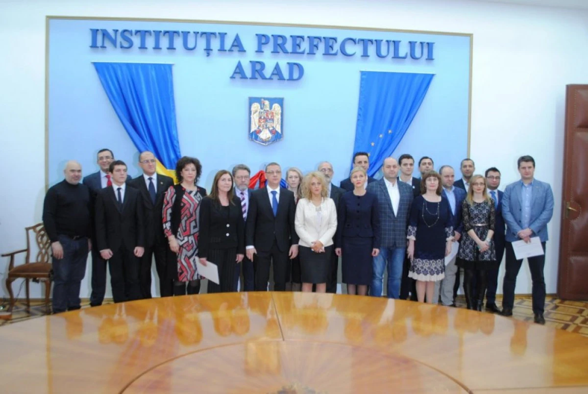 Parlamentarii arădeni au primit certificatele din partea prefectului Cosmin Pribac