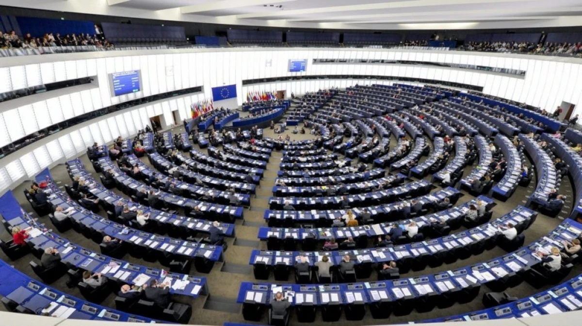Parlamentul European va cere suspendarea negocierilor de aderare a Serbiei la UE