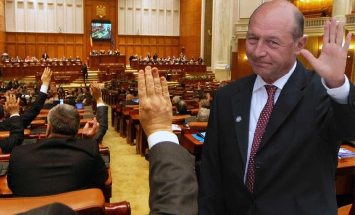 PARLAMENTUL ROMANIEI CERE DEMISIA PRESEDINTELUI TRAIAN BASESCU (VEZI DECLARATIA)