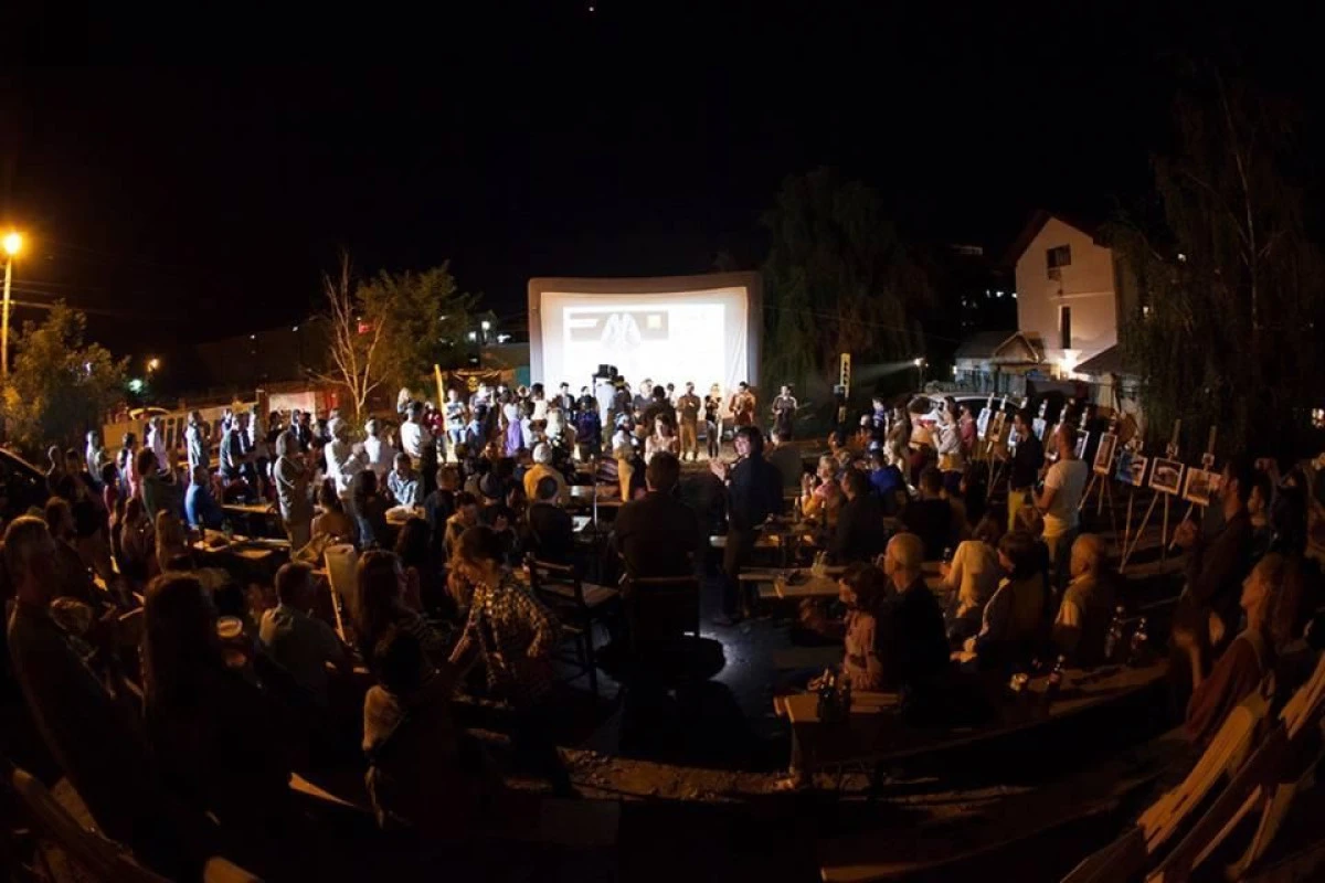 PASIONAȚII DE ARTE VIZUALE SE ÎNTÂLNESC LA FESTIVALUL ”VAMA SUB LUMINI DE OSCAR”