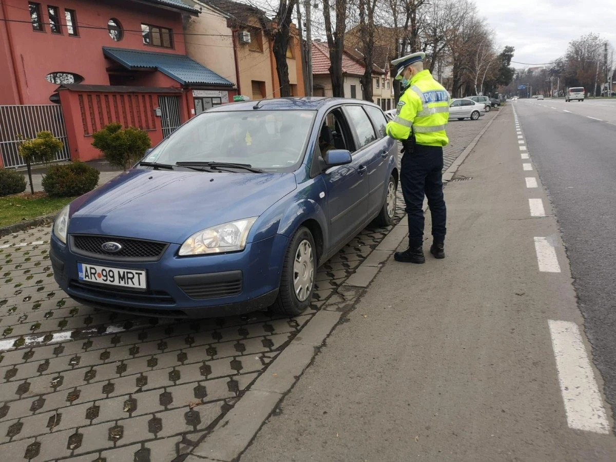 Patru arădeni, amendați cu 1.500 lei pentru nepurtarea măștii