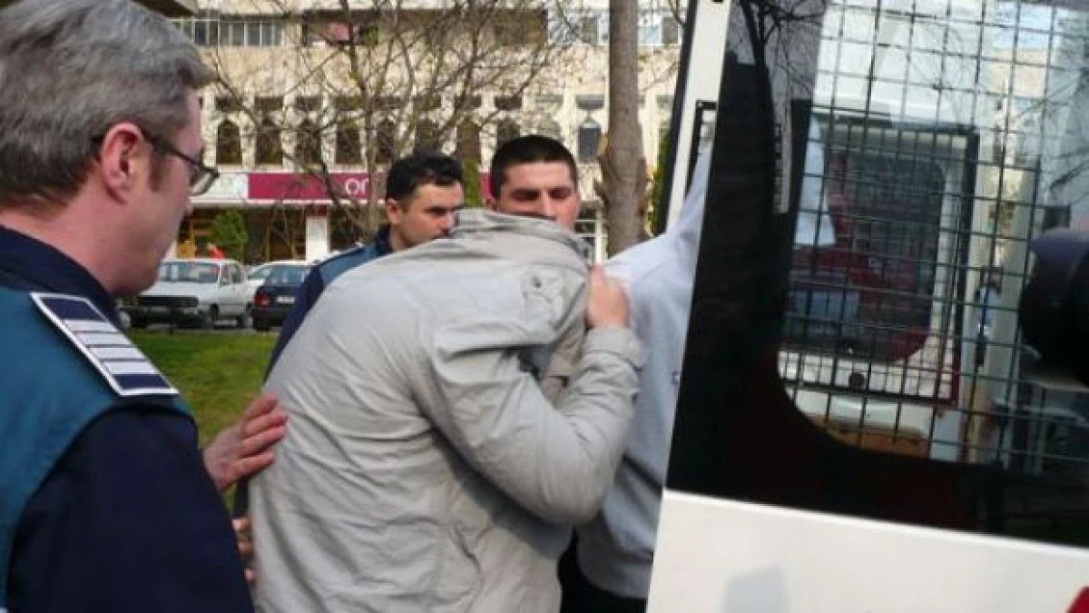 Patru bărbaţi urmăriţi de autorităţile din Italia, Belgia şi România, prinși în vama Nădlac